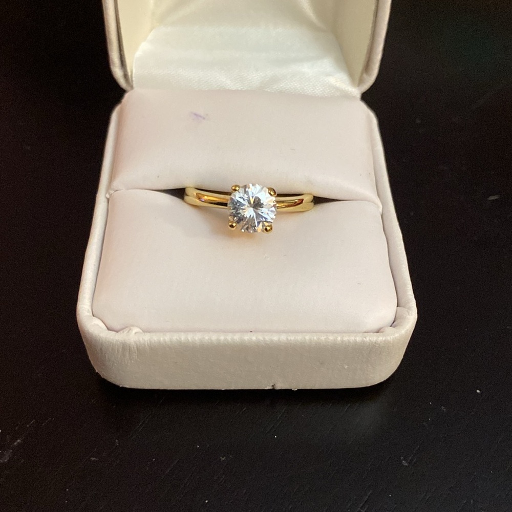 Vintage 925 Sterling Silver Cubic Zirconia ring